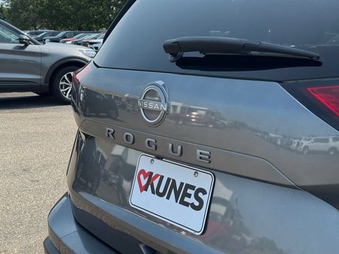 Used 2025 Nissan Rogue SV AWD/4WD image 35