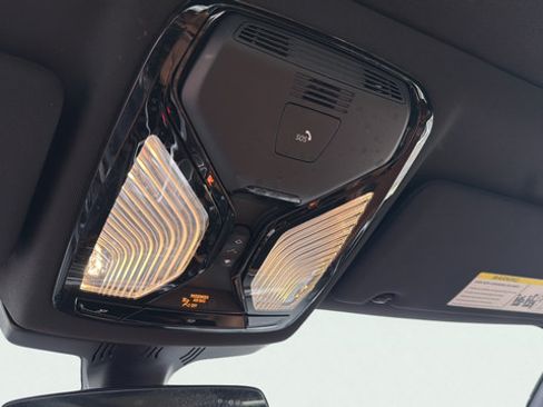 Used 2022 BMW 530i w/ Premium Package RWD image 20