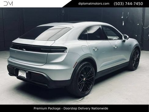 Used 2025 Porsche Macan 4 Electric w/ Premium Package AWD/4WD image 9