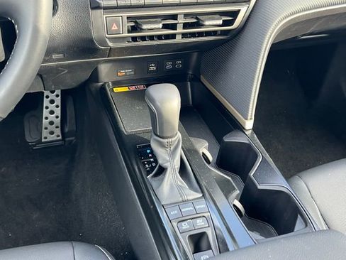 Used 2025 Toyota Camry SE image 18
