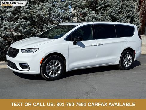 Used 2026 Chrysler Pacifica Limited AWD/4WD image 1