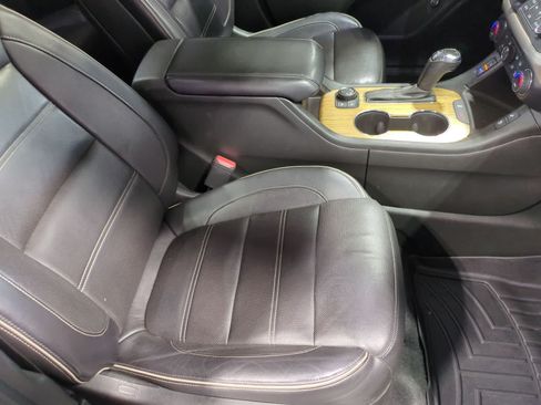 Used 2017 GMC Acadia Denali w/ Technology Package AWD/4WD image 23