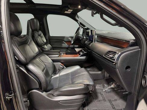 Certified 2021 Lincoln Navigator Reserve w/ Luxury Package AWD/4WD image 32