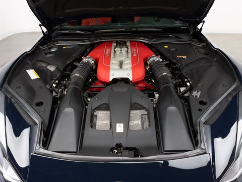 Used 2020 Ferrari 812 Superfast RWD image 81