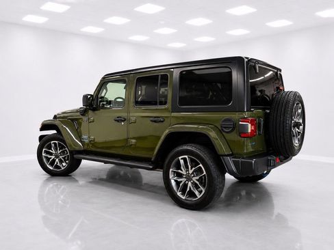 Used 2024 Jeep Wrangler Unlimited w/ Convenience Group AWD/4WD image 3