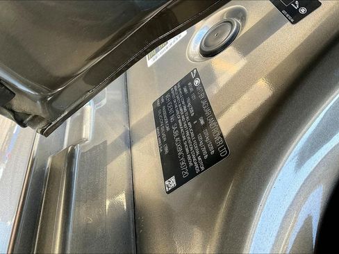 Used 2022 Jaguar XF R-Dynamic SE image 18