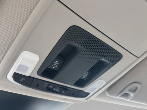 Used 2025 Honda Pilot Touring image 32