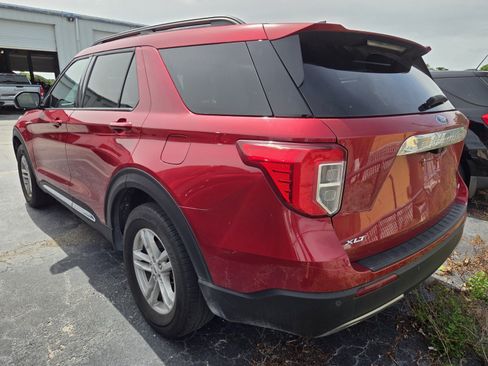 Used 2023 Ford Explorer XLT w/ Equipment Group 202A AWD/4WD image 4