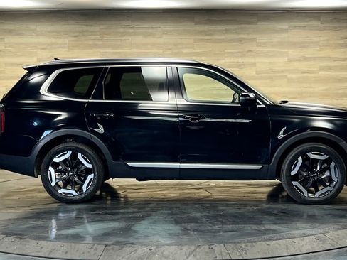 Used 2023 Kia Telluride EX w/ EX Captain's Chair Package AWD/4WD image 19