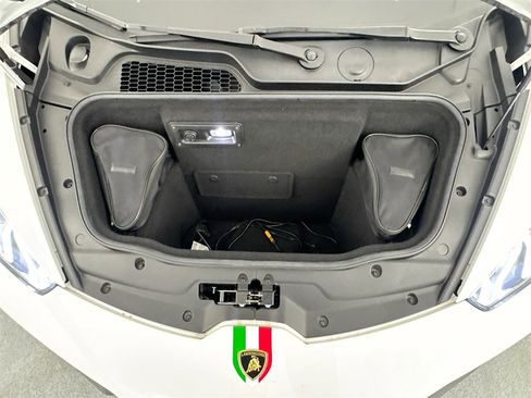 Used 2020 Lamborghini Huracan EVO image 27
