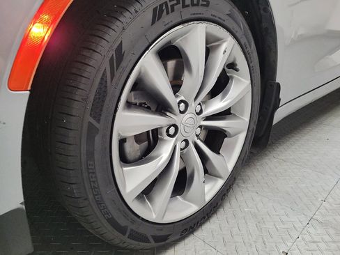 Used 2015 Chrysler 200 S w/ Navigation & Sound Group I FWD image 31