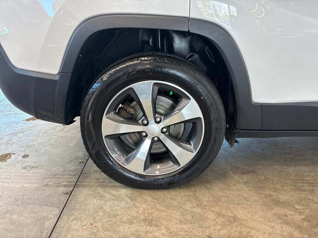 Used 2019 Jeep Cherokee Limited AWD/4WD image 31