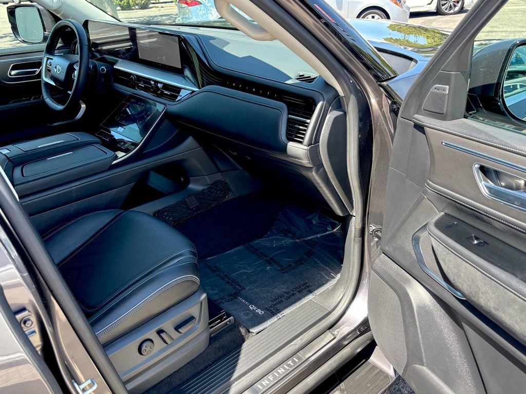 Certified 2026 INFINITI QX80 Luxe w/ Cargo Package AWD/4WD image 31