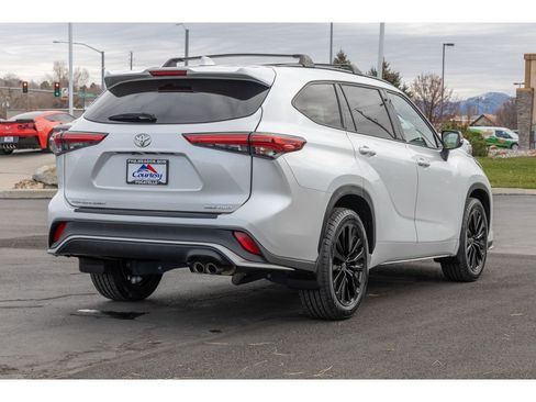 Used 2023 Toyota Highlander XSE image 3