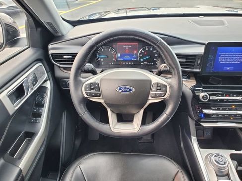 Used 2022 Ford Explorer Limited w/ Equipment Group 301A AWD/4WD image 18