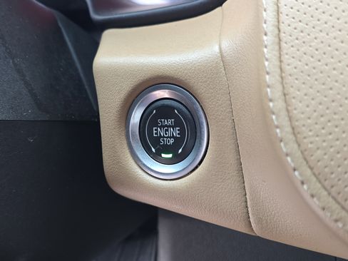 Used 2021 Chevrolet Suburban Premier image 31