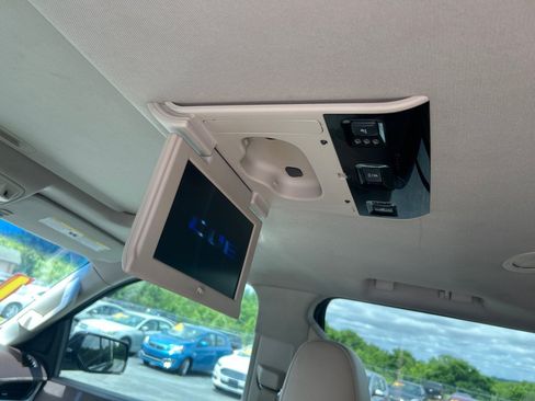 Used 2015 Cadillac Escalade Luxury AWD/4WD image 16