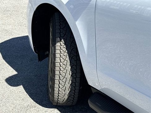 Used 2025 Ford Expedition Active image 42