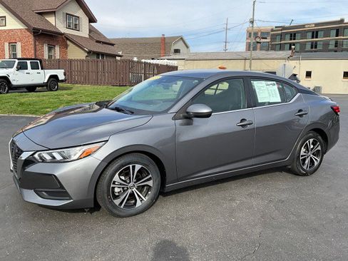 Used 2023 Nissan Sentra SV image 3