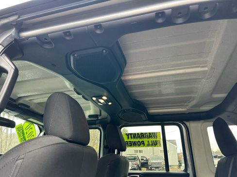 Used 2020 Jeep Wrangler Unlimited Sahara image 14