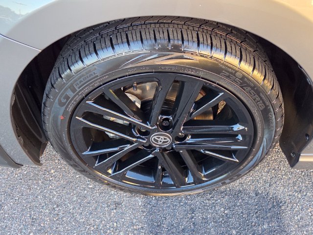 Used 2025 Toyota Camry SE w/ Convenience Package FWD image 4