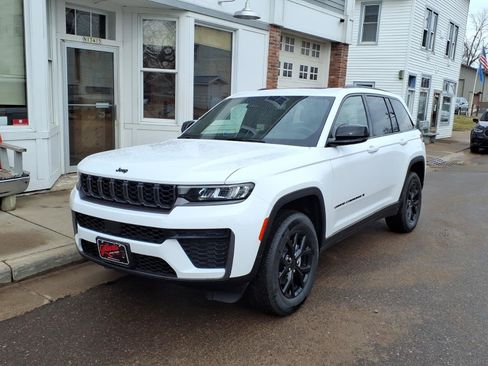 New 2026 Jeep Grand Cherokee Altitude AWD/4WD image 2