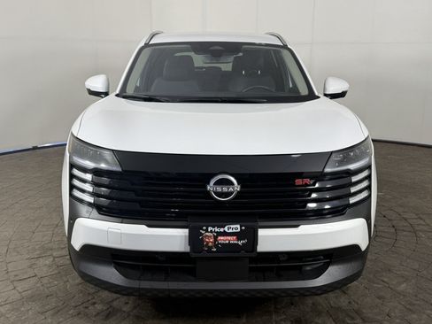Used 2025 Nissan Kicks SR w/ Illumination Package FWD image 2