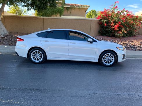 Used 2019 Ford Fusion SE image 10
