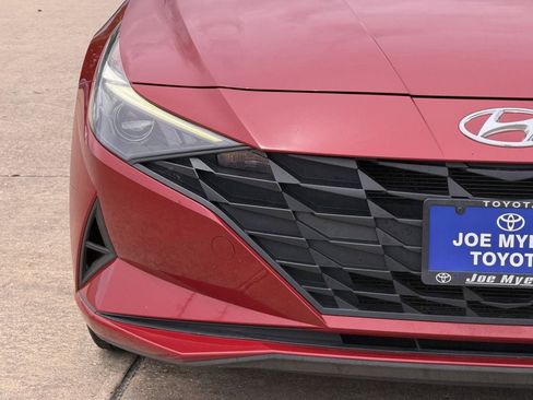 Used 2023 Hyundai Elantra SEL w/ Cargo Package FWD image 5