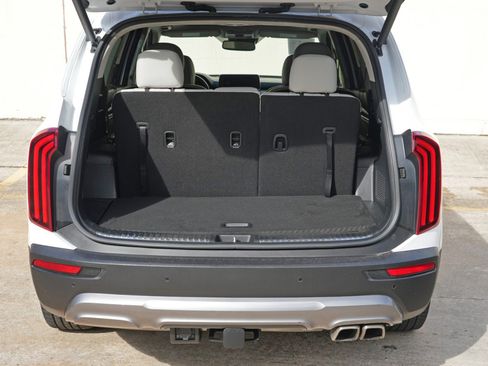 Used 2022 Kia Telluride SX w/ SX Prestige Package AWD/4WD image 9