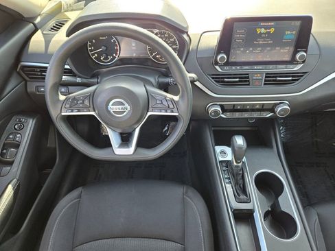 Used 2022 Nissan Altima 2.5 SV FWD image 11