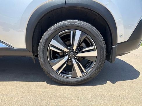 Used 2023 Nissan Rogue SL w/ SL Premium Package FWD image 11