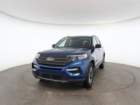 Used 2022 Ford Explorer XLT w/ Equipment Group 202A image 32