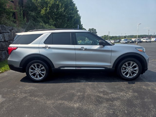 Used 2020 Ford Explorer XLT w/ Equipment Group 202A AWD/4WD image 2