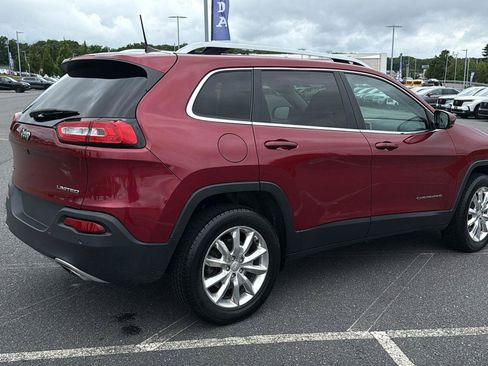 Used 2017 Jeep Cherokee Limited AWD/4WD image 5