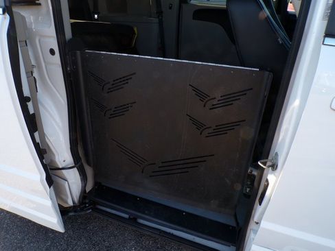 Used 2018 Dodge Grand Caravan SXT w/ Rear Park Assist Package image 11