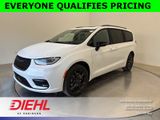 New 2026 Chrysler Pacifica Limited w/ S Appearance Package image 3