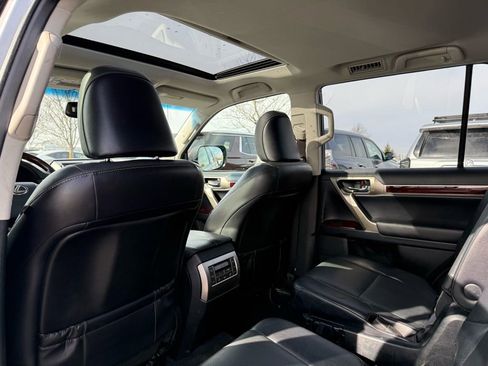 Used 2017 Lexus GX 460 Premium image 16
