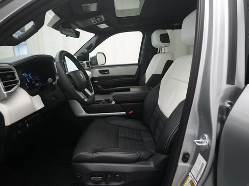 Used 2025 Toyota Sequoia Capstone AWD/4WD image 7