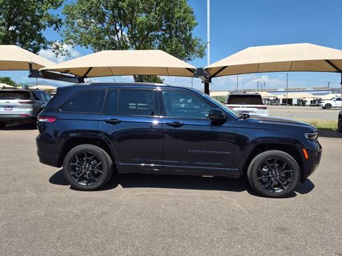 Used 2024 Jeep Grand Cherokee Limited 4xe AWD/4WD image 4