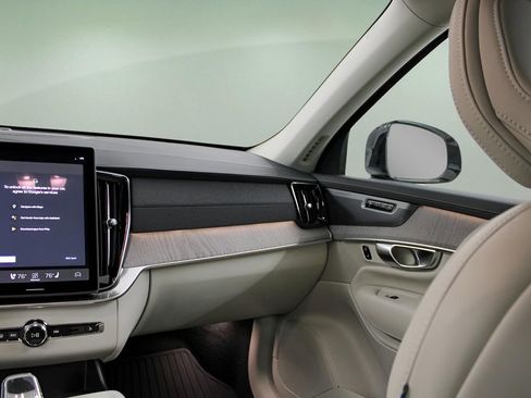 New 2026 Volvo XC90 B6 Ultra w/ Protection Package Premier image 16