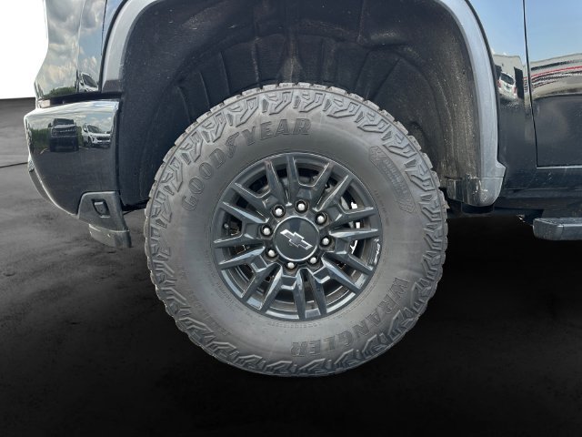 Used 2024 Chevrolet Silverado 2500 ZR2 w/ Technology Package AWD/4WD image 13