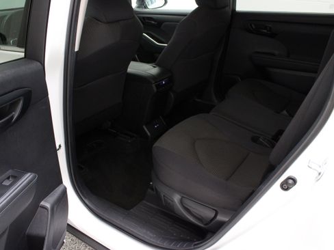 Used 2025 Toyota Highlander LE AWD/4WD image 27