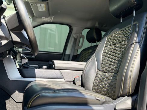 Used 2022 Toyota Tundra SR5 w/ SR5 Convenience Package AWD/4WD image 16