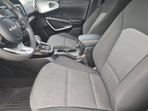 Used 2022 Kia Soul LX image 10