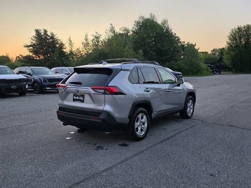 Used 2019 Toyota RAV4 XLE w/ Convenience Package AWD/4WD image 8