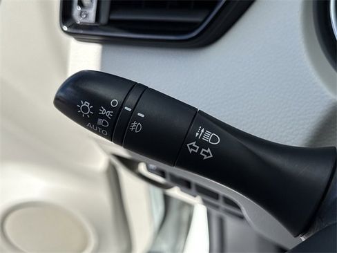 Certified 2021 Nissan Rogue Sport SV image 39