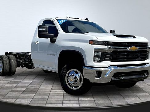 New 2026 Chevrolet Silverado 3500 LT w/ Convenience Package AWD/4WD image 2
