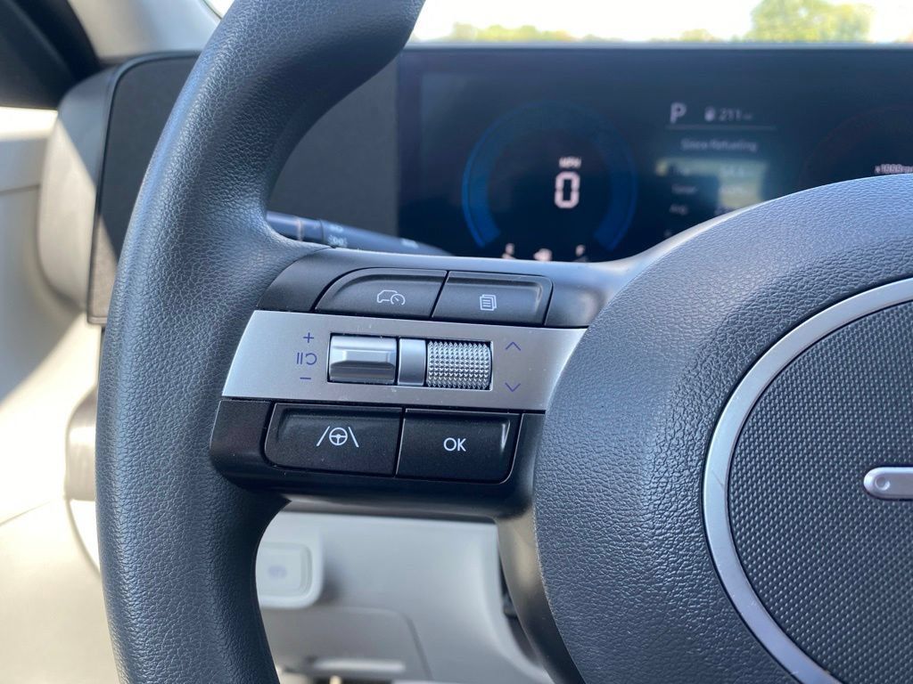 Certified 2024 Hyundai Kona SE AWD/4WD image 20