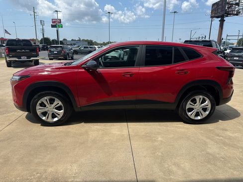 Used 2026 Chevrolet Trax LS FWD image 4
